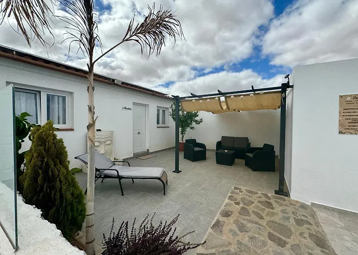 Residencial El Guaidil * Triquivijate